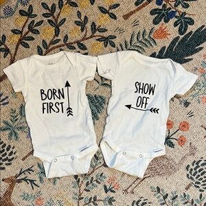Twin Onesie Set 0-3 Months, Gerber